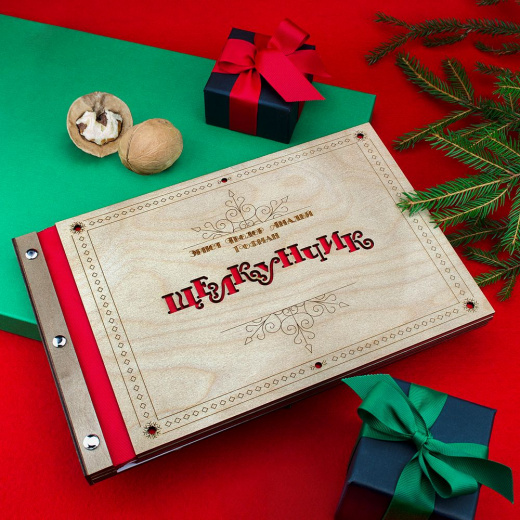 Новогодняя книга «Щелкунчик» с подвесками в Уфе
